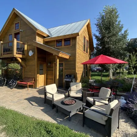 Location •Beautiful •Amazing •Views •Steam Shower •2 Blks to Elk •Dog Friend