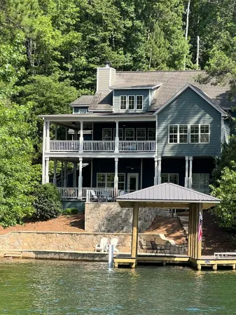 Beautiful Lake Martin 5 br—Great Central Location