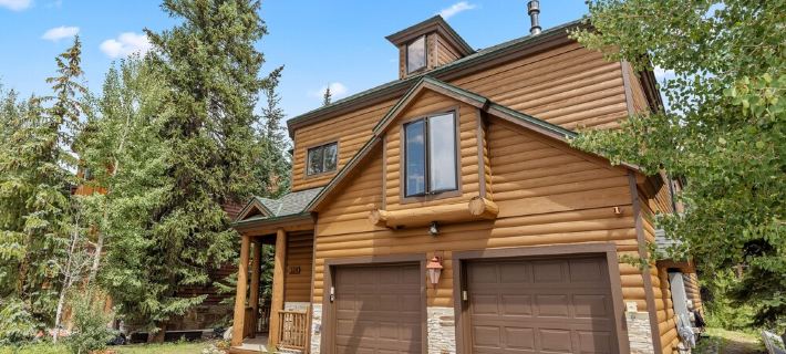 Streamside Retreat w/Creek and Mountain Views-Private Hot Tub overlooking creek Hotels in Frisco