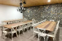 Large Mountaintop Cabin Sleeps 16! Blue Ridge Mountain Views & Wraparound Deck