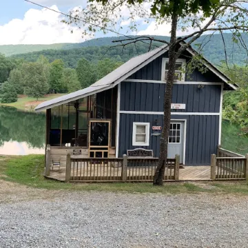 Lake House Fishing Cabin (35 minutes from Chattanooga Tn)