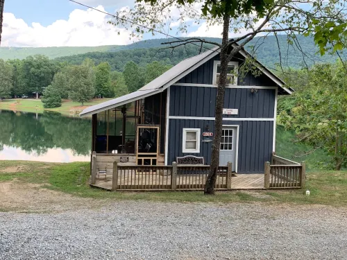 Lake House Fishing Cabin (35 minutes from Chattanooga Tn)