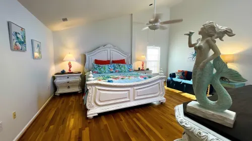 Heated pool at the Heart of Tybee. Walk or bike everywhere 8 bikes for guest.