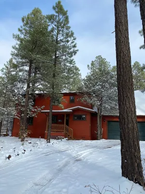 Pinetop-Lakeside home/3 bed/ 2 bath/treehouse/hot tub