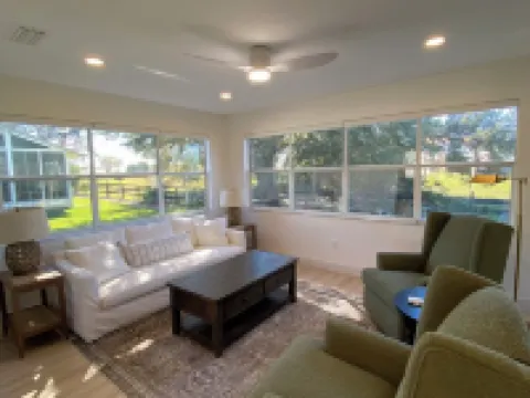 Renovated! Between Two Squares with Golf Cart ! Hotels in The Villages