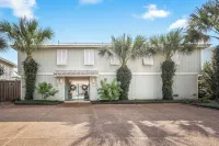 Heated Pool, Hot Tub, Kayaks, Fishing, 5BR Waterfront Home in Key Allegro - 4-نجوم