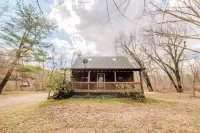 Secluded Creekside Cabin/Peaceful/Private/Heart of Hocking Hills/Hot Tub/FirePit