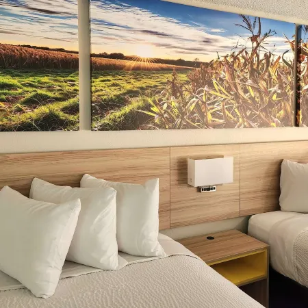 Days Inn & Suites by Wyndham New Iberia