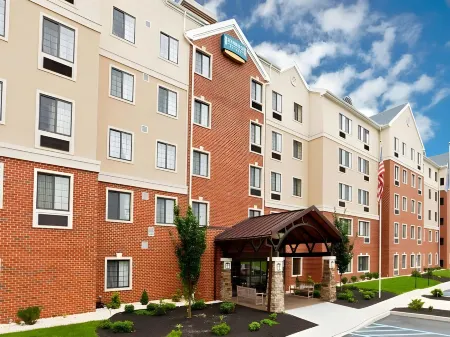 Staybridge Suites Harrisburg Hershey Отели рядом с достопримечательностью «Harrisburg University of Science and Technology»