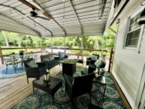 Country Escape Home in the Woods- Chesapeake, VA