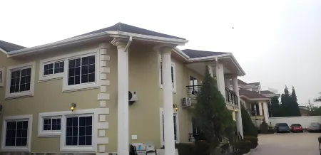 Fokuzzy Lodge Отели в г. Adjiringanor