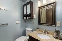 Quaint Dog Friendly Cabin with private sauna and hot tub 7 minutes from Breck