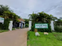 Hom Sawat Village Resort فنادق في Bueng Khong Long