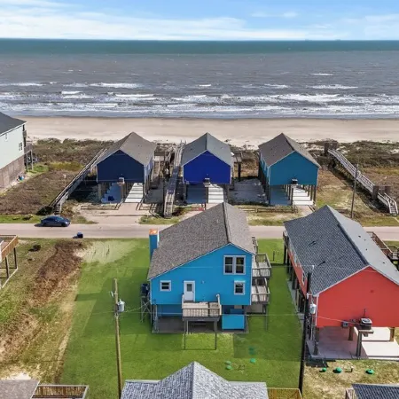 Spacious Coastal Escape + 3 King Ensuites + Bunkroom Ensuite + Beach Gear