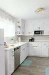 Charming 1-bedroom house in delightful Winona with WiFi, AC and PRIVATE PATIO