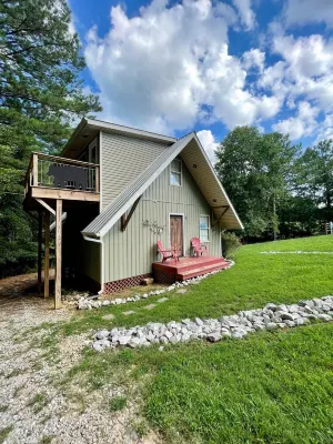 Relaxing Getaway Cabin in Winchester, TN