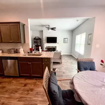 Spacious 4 BR (5 beds) 2.5 bath home in Newnan GA Отели в г. Ньюнан
