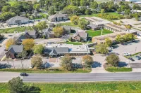 Eastlake Suites Hotel & Conference Center by OYO Urbana Hotels in Cunningham Township