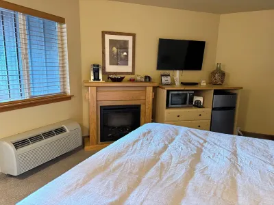 Icicle Village Resort Luxury Condo, Jacuzzi Bath. 1/2 mile from down town. 피샤스틴 피나클스 주립공원 주변 호텔