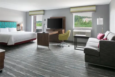 Hampton Inn & Suites Grafton Hotels in Port Washington