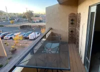 Charming 2-bedroom condo - Styling in Scottsdale with WiFi, AC, fitness room