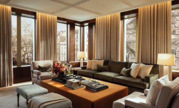 1. 더 챈서리 로즈..