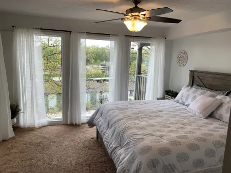 Amazing 2 Bed 2 Bath Condo on the Lake just Updated