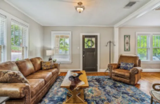 Cornerstone Cottage-Near Downtown-Pet Friendly