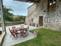 Tawny Cottage pet friendly, barn conversion, quiet farm location, nr Dartmouth.