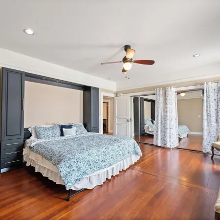 Downtown loft in the heart of Lodi. Great for large groups!
