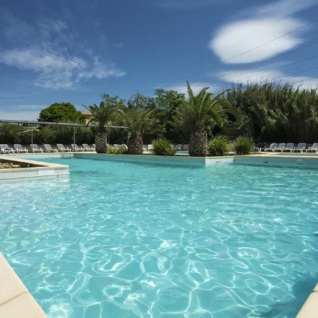 Cozy holiday home 7p in holiday park with large swimming pool in Arles, wifi, air conditioning