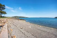 Waterfront Beach House - 2700 Sq Ft, Fiber, mooring
