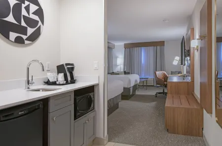 Holiday Inn & Suites Kamloops Отели рядом с достопримечательностью «BIG Little Science Centre»