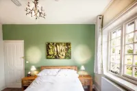 The Trusty Servant Inn Hotels in Woodlands