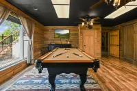 Rustic Hideaway 4 Bedroom Cabin by RedAwning Hotels in Sevier County