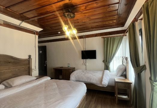 지야길 코나기 객실 침대