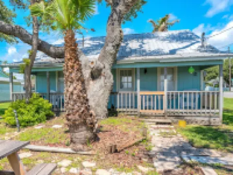 Charming House 1/2 Block from Bay フルトンのホテル