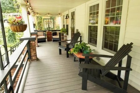 Cozy 2-bedroom bungalow in lovely Winston-Salem Отели рядом с достопримечательностью «M.C. Benton Jr. Convention Center»