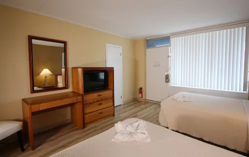 Crusader Oceanfront Resort - Beach