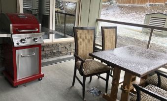 One Bedroom Suite with BBQ & Huge Patio