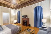 33 Solonos Suites