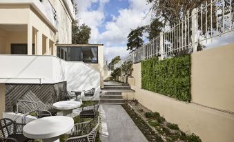 Cama Luxury Suites