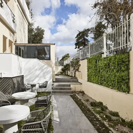 Cama Luxury Suites