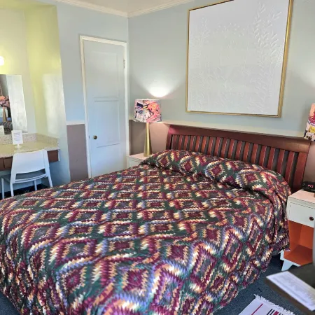 Harry's Mancave - A Vintage Motel on the Historic 395 Route - the New Star Motel Experience