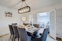 Norfolk Luxe Beach House Sleeps 8 Dog Friendly