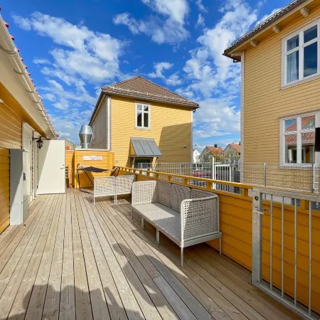 Vibrant Apartment on Bustling Street, above a Restaurant Perfect for Tourists,