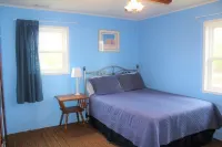 Deacon on Dolphin! Quaint 3rd Row Beach House with Ocean Views!