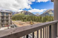 Spring Creek Vacations - Mountain view