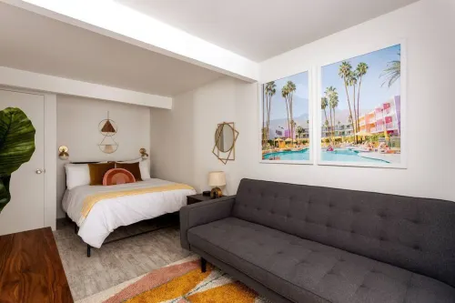 Mid-Century Gem w Secret 4th Bedroom Near Downtown