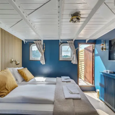 Mälardrottningen Yacht Hotel Hoteles cerca de Plaza Mariatorget